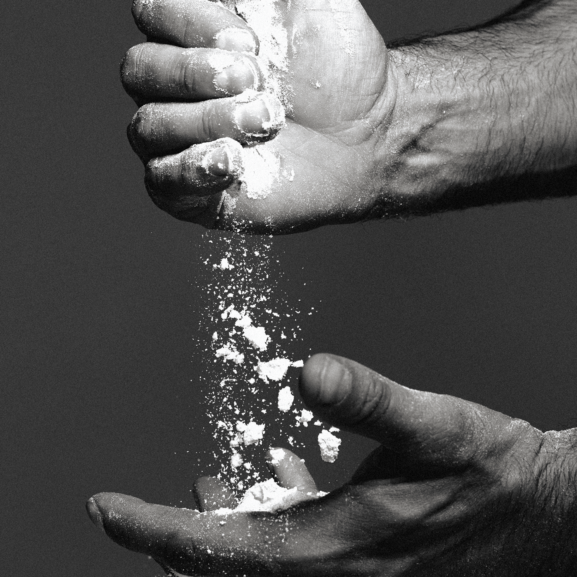 5-IN-1 REYAL WHEY PROTEIN FORMULATION [VANILLA] being poured from one hand to another.
